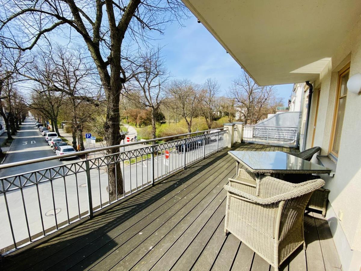 Captains Lounge Росток Екстериор снимка